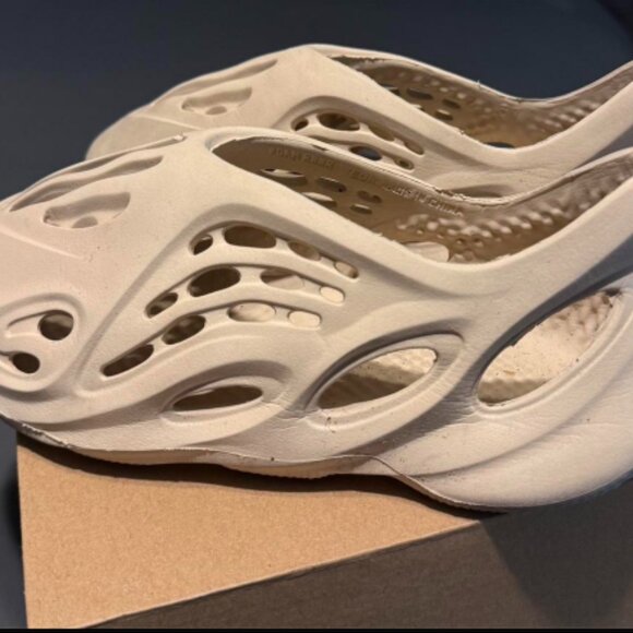 Yezzy foam runners ( they are real and don't come with the box ) - Picture 1 of 2